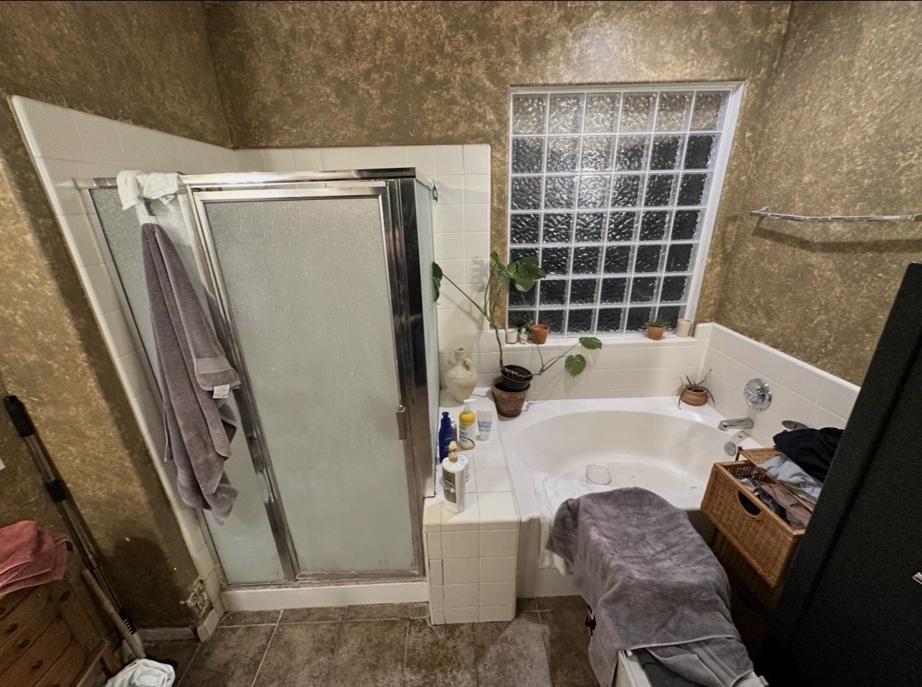 Bathroom before E.C.H remodeling